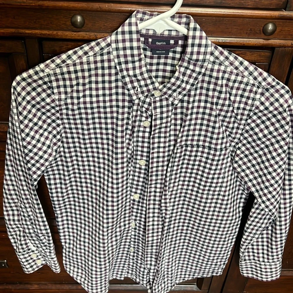 Gap button down shirt